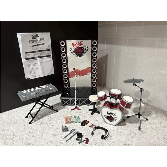 Bratz Rock Angels Band Instruments &Spinning Stage-Complete - Picture 7 of 7